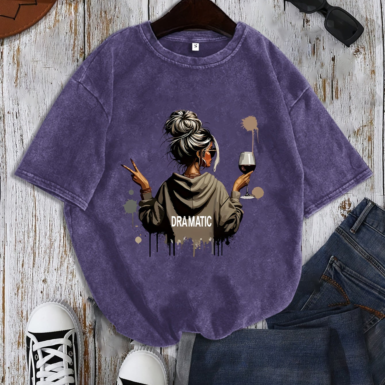 Dam T-shirt med tryck – Dramatic, avslappnad stil, perfekt för vardag och fritid