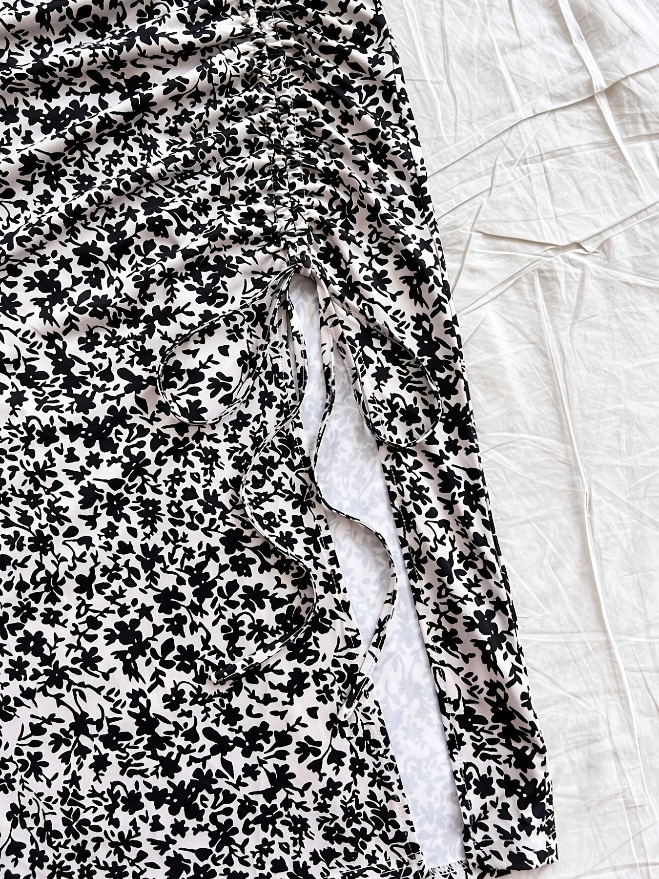Dam Set – Trendigt Semesterkit med Crop Top och Blommig Kjol, Perfekt för Sommaren