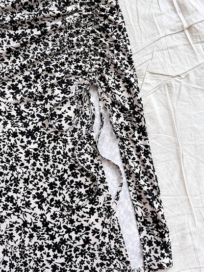 Dam Set – Trendigt Semesterkit med Crop Top och Blommig Kjol, Perfekt för Sommaren