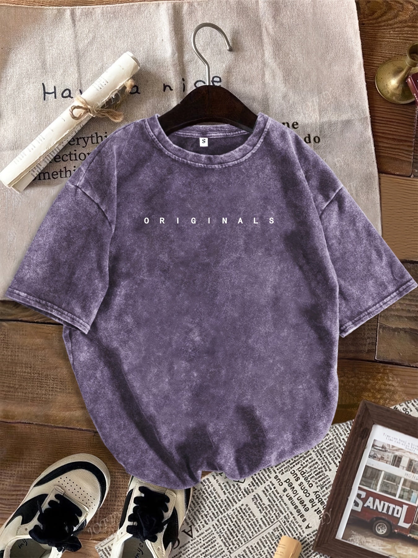 Dam T-shirt med avslappnad passform och trendiga jeansshorts för sommarens streetstyle