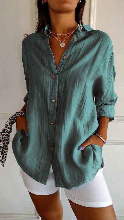 Joy – Långärmad Blus med Enkelknäppning och Plissering