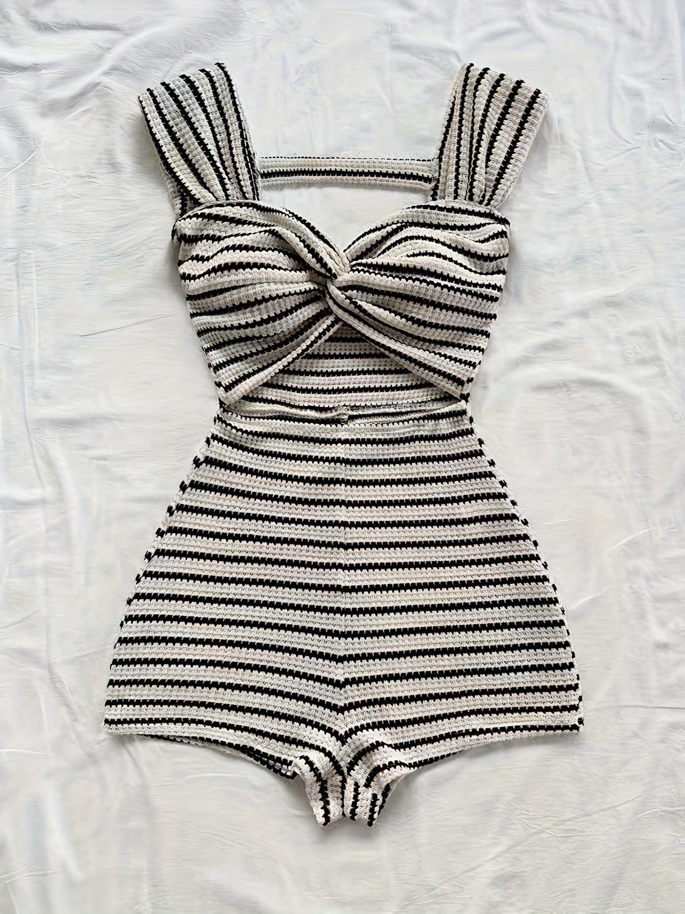 Dam Playsuit med Ränder – Stickad Kort Sommaroverall med Twistdetalj
