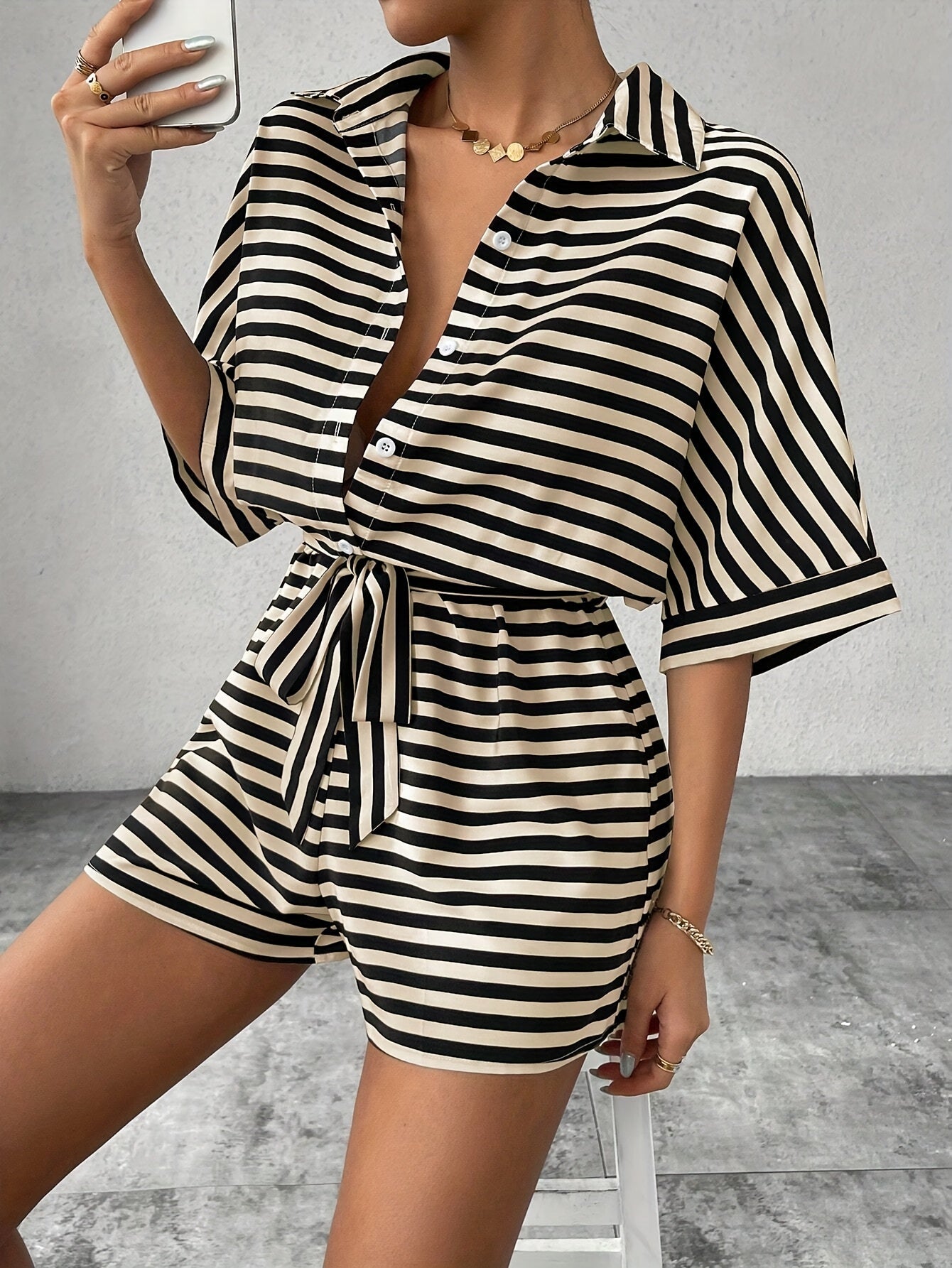 Dam Playsuit med Randigt Mönster och Avslappnad Passform – Perfekt för Sommar och Fritid