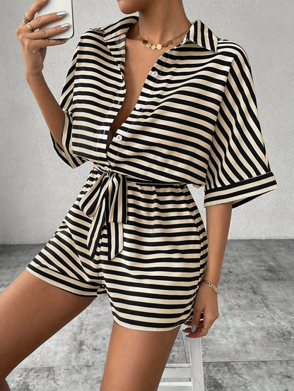Dam Playsuit med Randigt Mönster och Avslappnad Passform – Perfekt för Sommar och Fritid