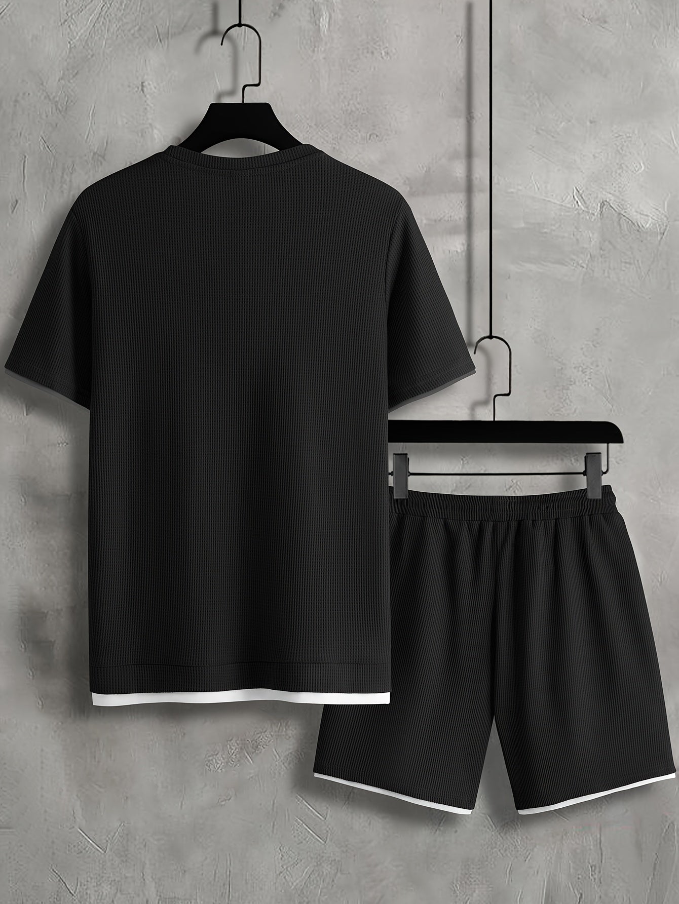 Herrarnas avslappnade set med t-shirt och shorts – perfekt för sommaren, sport och vardag