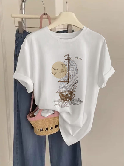 Dam T-shirt med vintage skeppstryck – casual nautisk stil