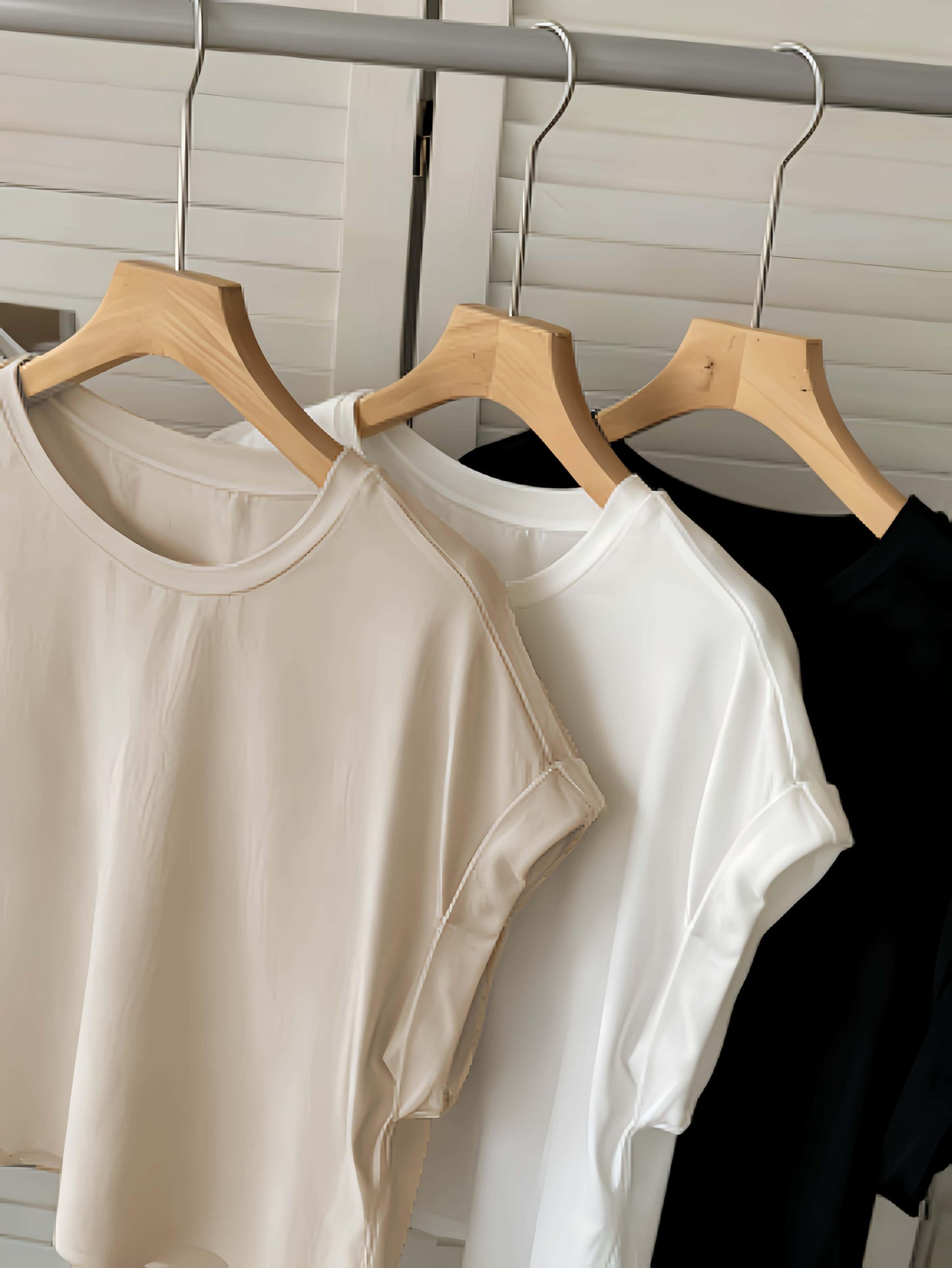 Dam T-shirt Kortärmad Modern Stil för Vardagsbruk och Avslappnad Look