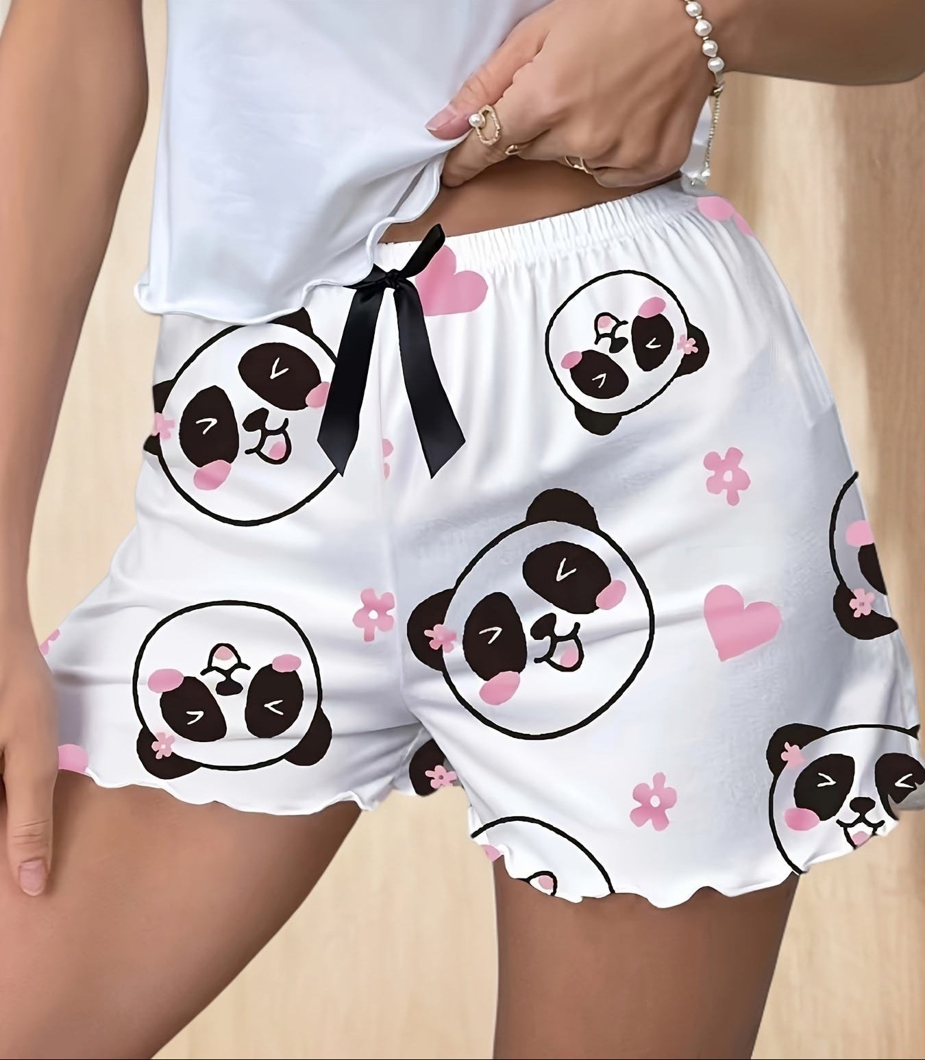Dam Shorts med Panda-motiv – Söt och Lekfull Pyjamas för Vuxna – Perfekt för Vår och Sommar