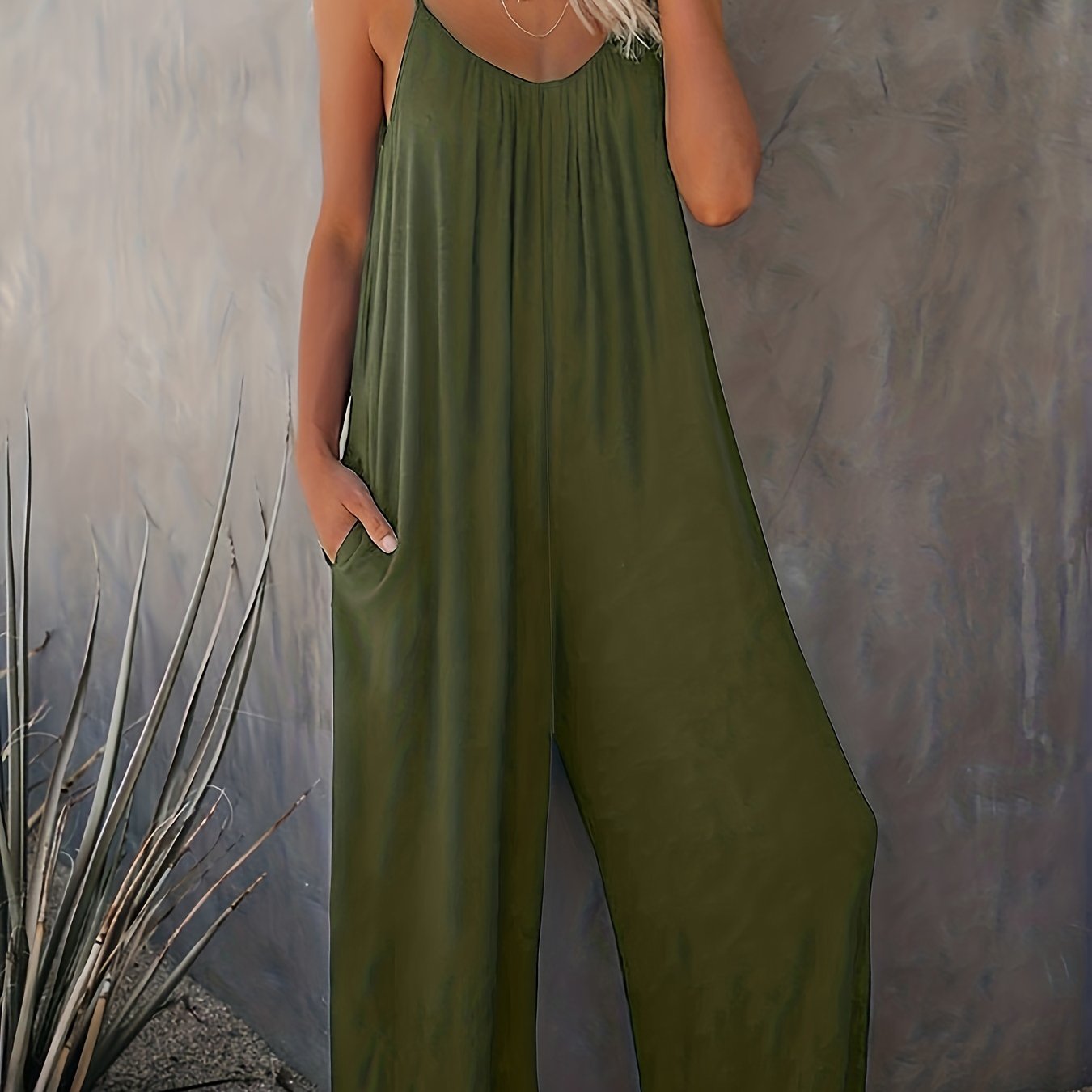 Dam Jumpsuit med Spaghettiband och Fickor – Avslappnad och Trendig Sommarstil