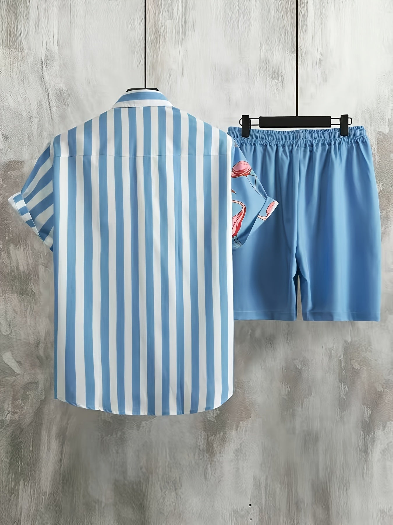 Herrset – Somrig kortärmad skjorta med flamingomönster och randigt, avslappnade shorts, perfekt för semester och fritid
