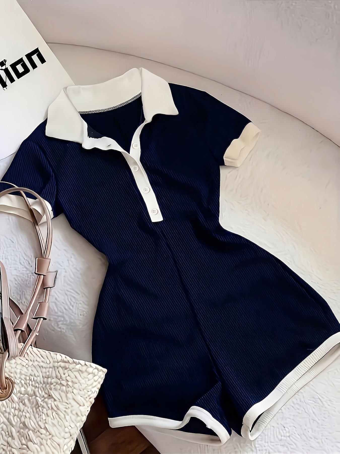 Dam Playsuit Kortärmad Sportig Sommar Romper med Krage och Knappdetalj
