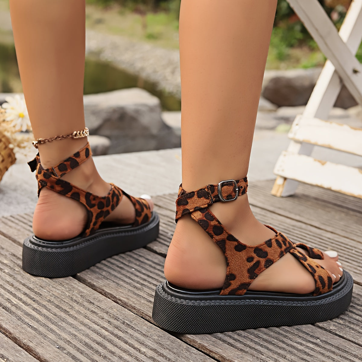 Dam Sandaler med Platåsula och Leopardmönster – Mode och Komfort för Sommaren