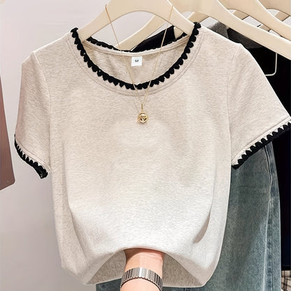 Dam Topp med Dekorativ Kant och Elegant Stil för Vardagsbruk och Fest
