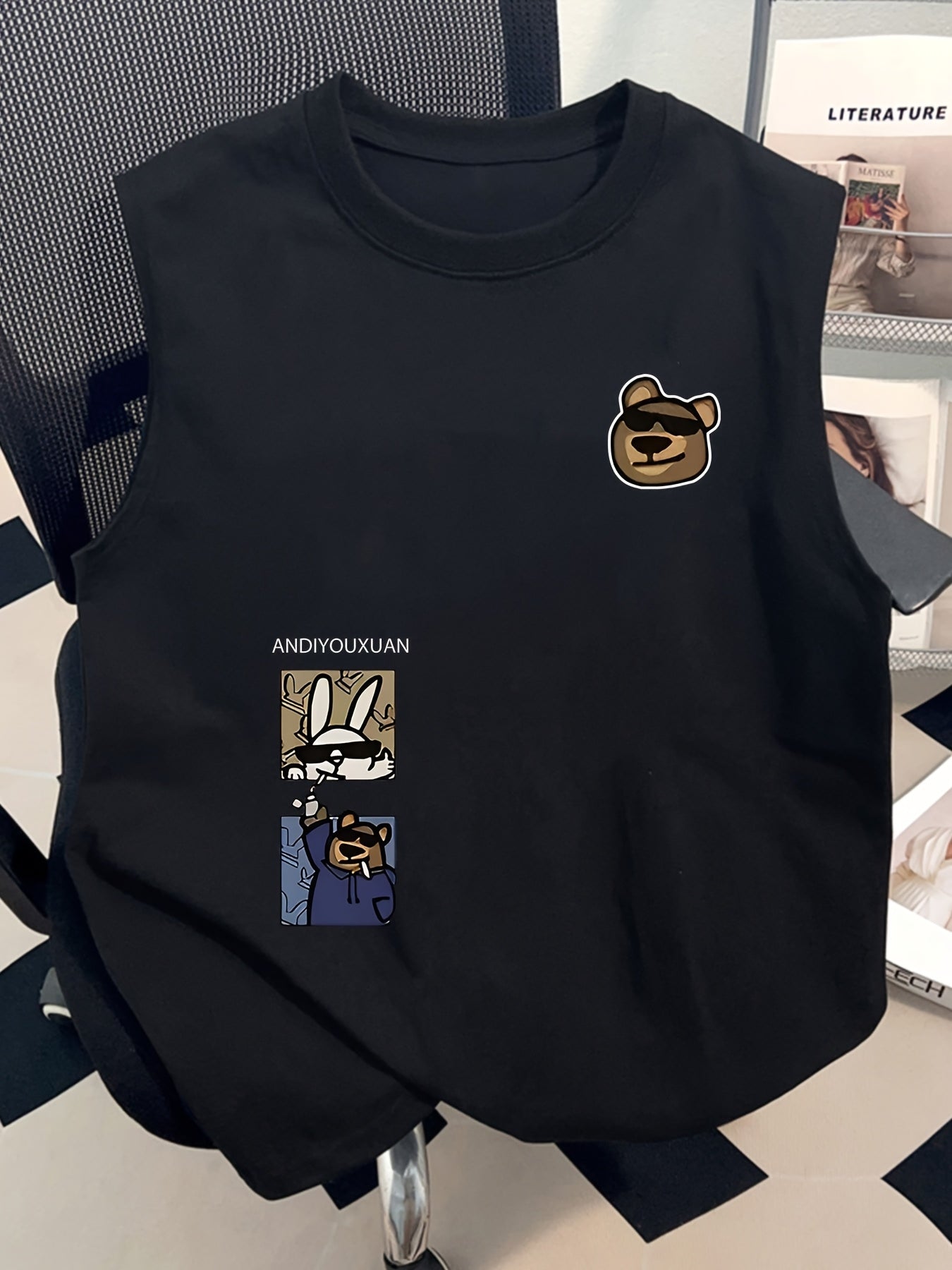 Herrarnas ärmlösa streetwear-topp med tecknad grafik och avslappnad stil