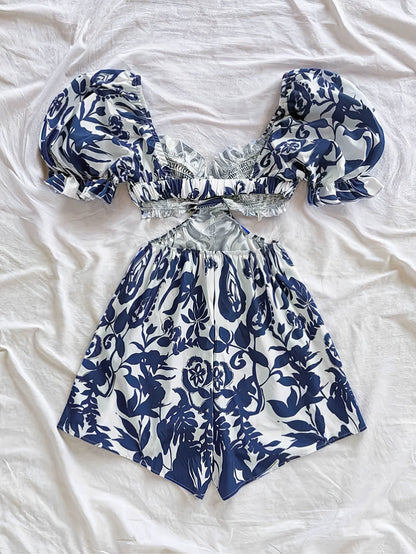 Dam Playsuit med Tropiskt Bladmönster och Puffärmar – Perfekt för Sommar och Semester