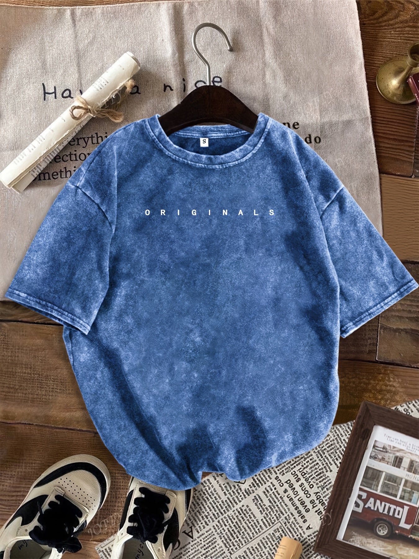 Dam T-shirt med avslappnad passform och trendiga jeansshorts för sommarens streetstyle