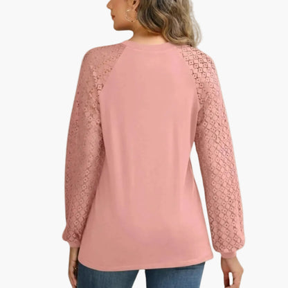 Dam Blus med Långärmade Spetsärmar och Elegant Veckad Front – Perfekt för Kväll och Kontor