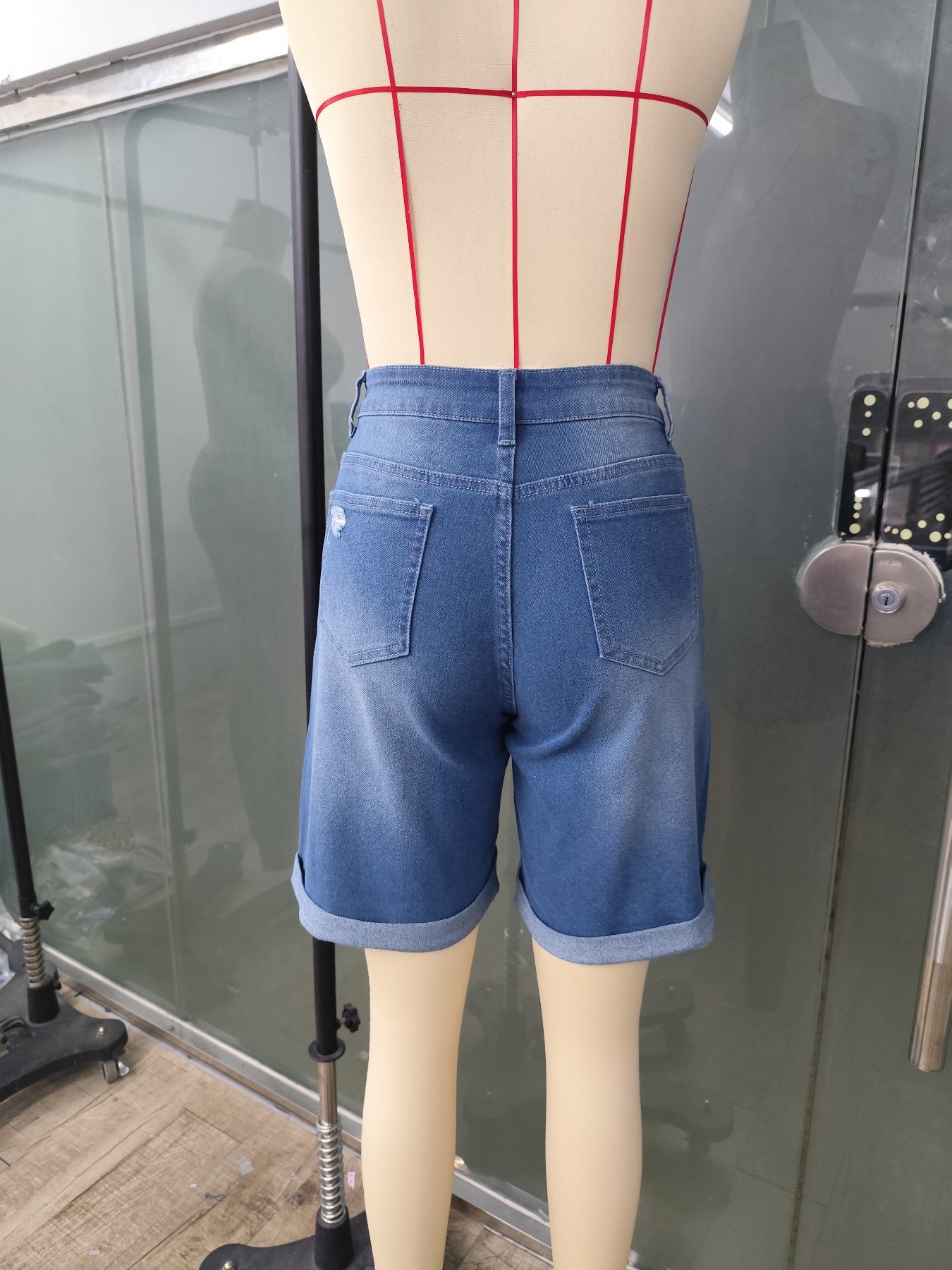 Damers avslappnade cykelshorts i denim med hög midja – sommarstil för vardagsbruk