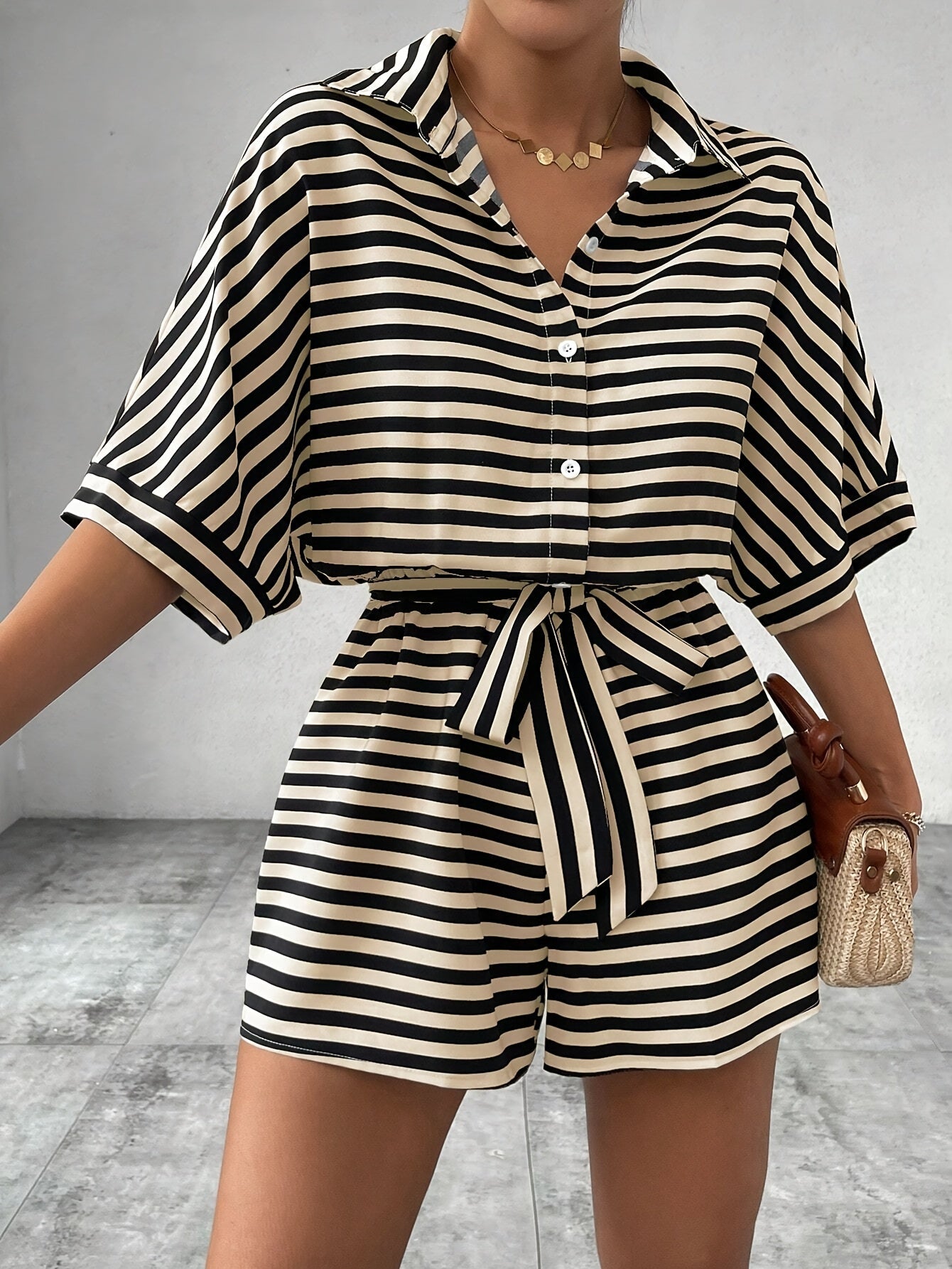 Dam Playsuit med Randigt Mönster och Avslappnad Passform – Perfekt för Sommar och Fritid