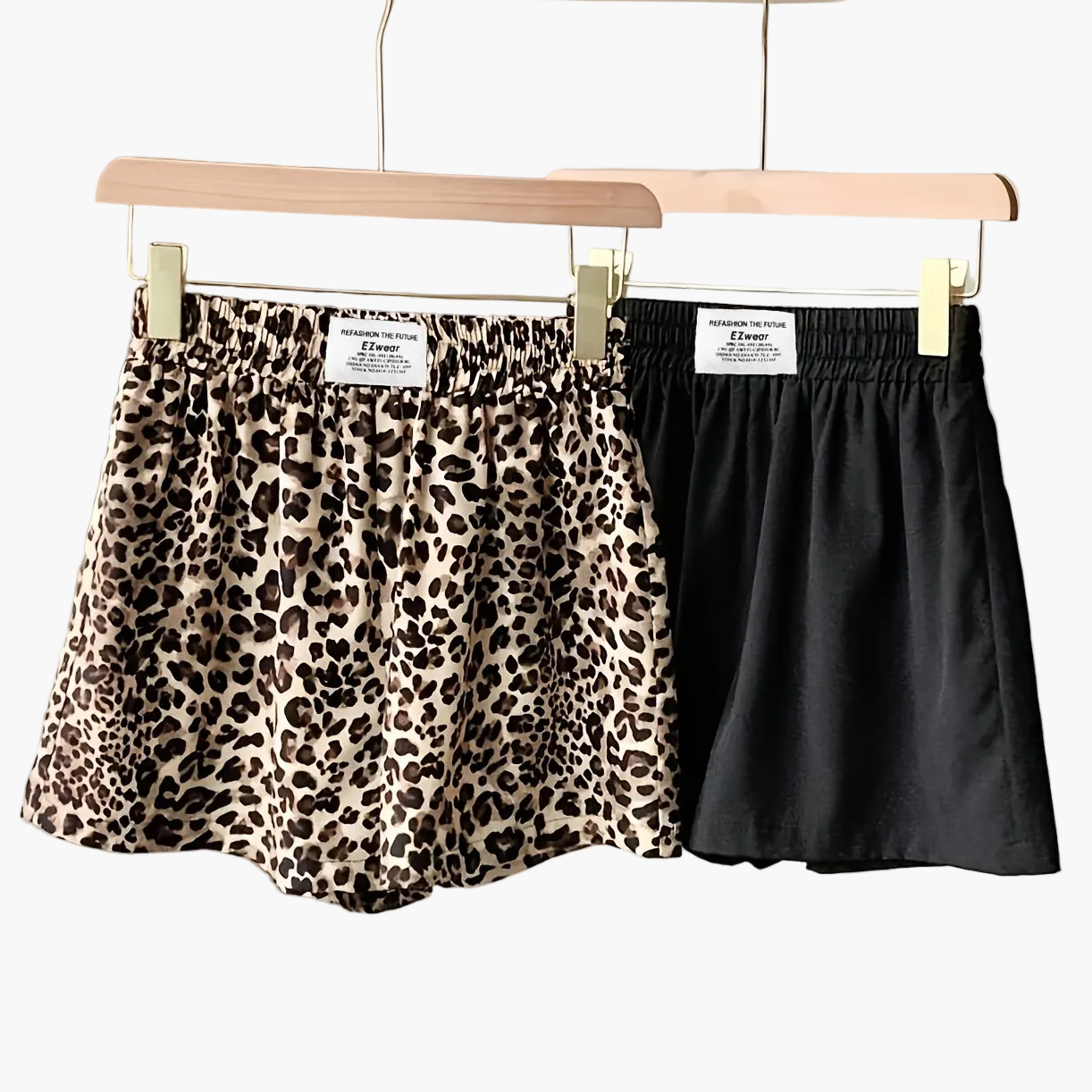 Damshorts med lös passform, leopardmönster och svarta – avslappnad sommarstil