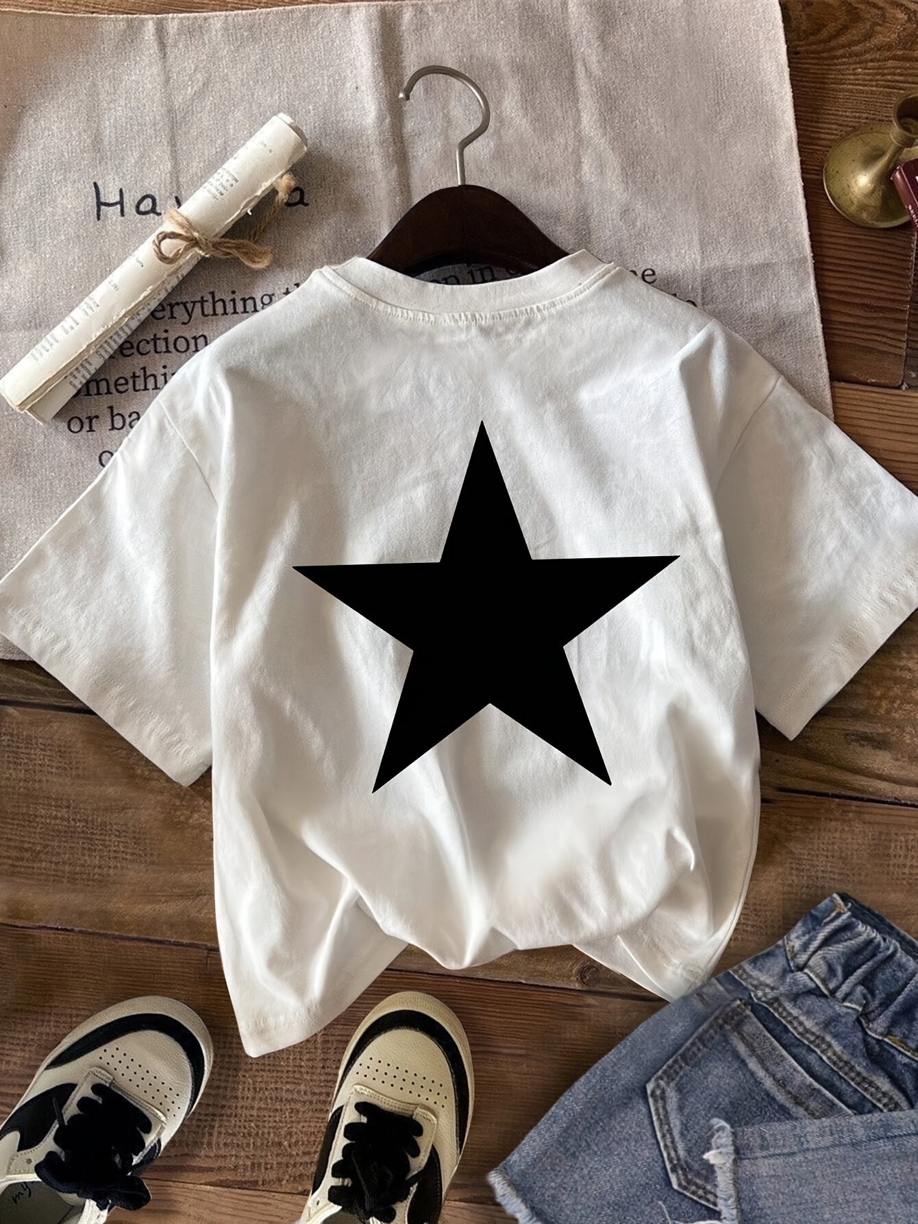 Dam T-shirt med Stor Stjärntryck, Sportig och Trendig för Vår/Sommar