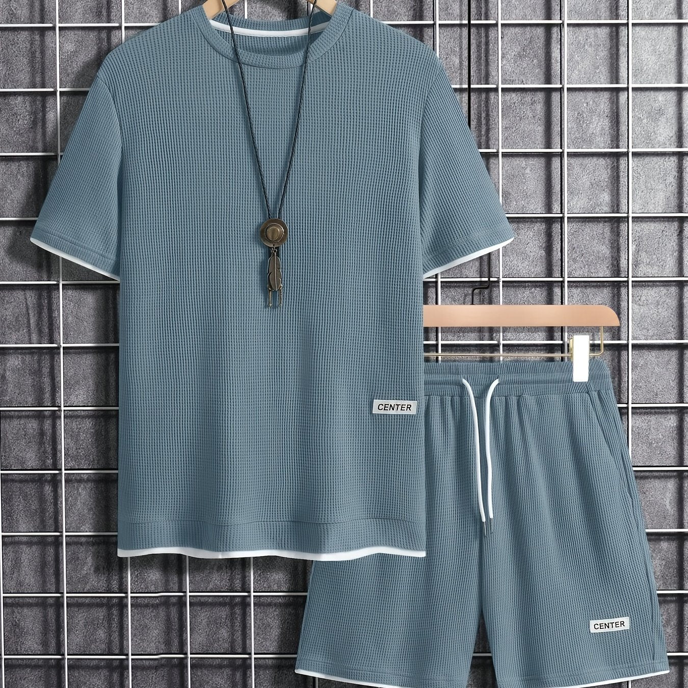 Herrarnas avslappnade set med t-shirt och shorts – perfekt för sommaren, sport och vardag
