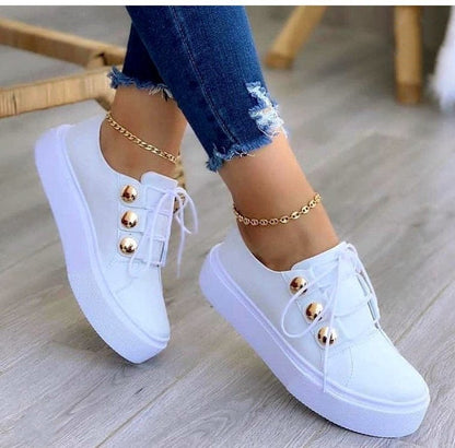 Luftiga sommarsneakers för kvinnor – Trendiga platåskor med dekorativa detaljer