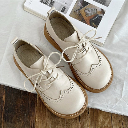 Grace – Retro Chunky Heel Skor i Hålmönster