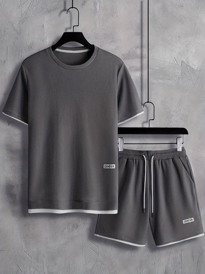 Herrarnas avslappnade set med t-shirt och shorts – perfekt för sommaren, sport och vardag