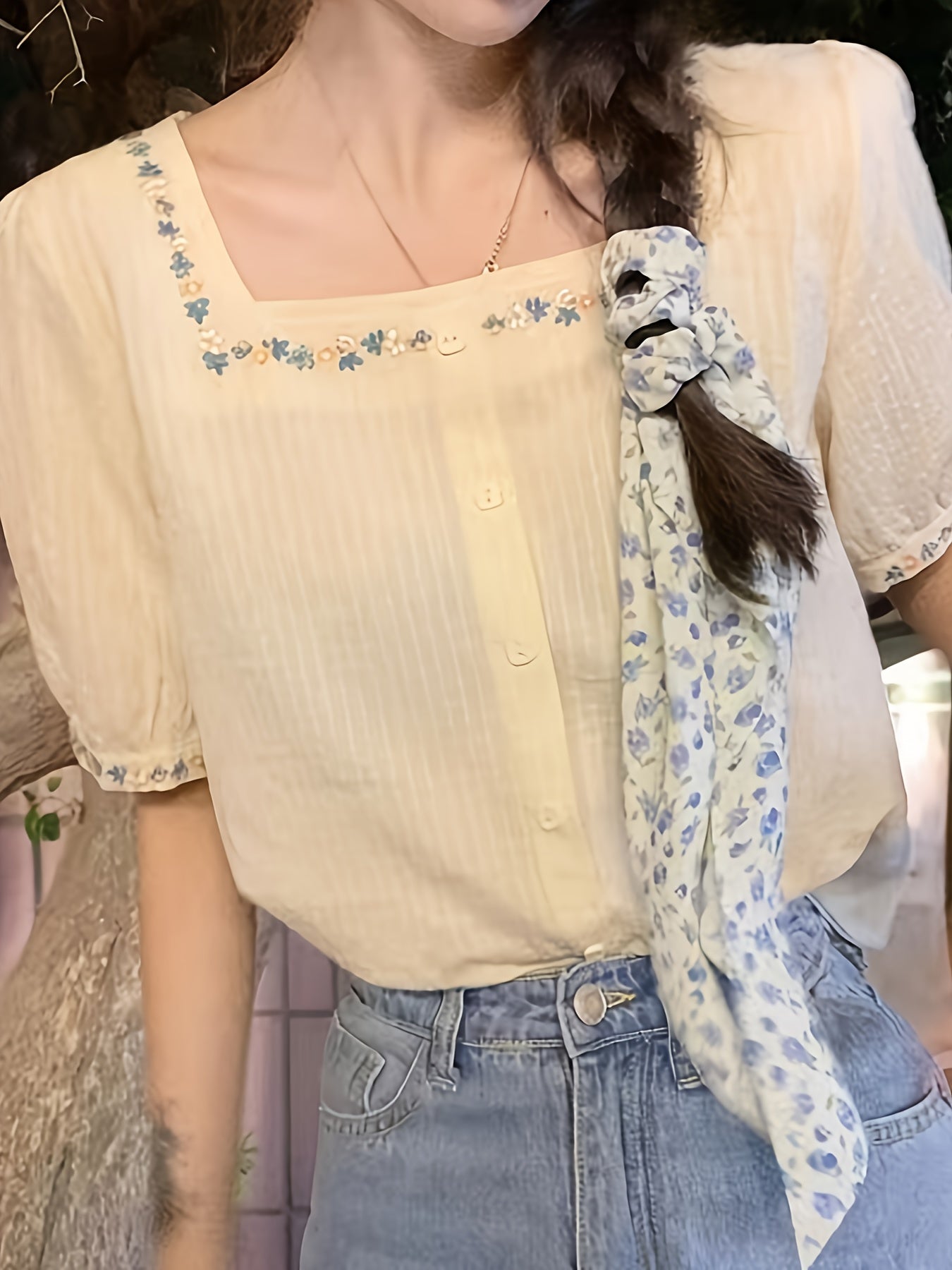 Dam Elegant Blus med Broderade Blommor och Fyrkantig Hals – Vår/Sommar Top