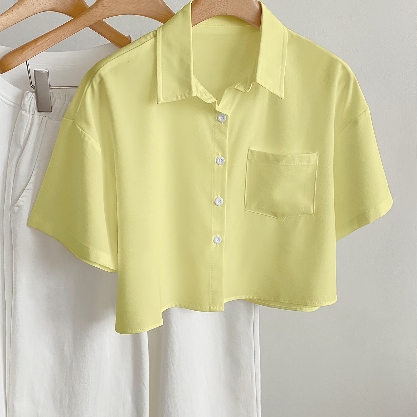 Dam Blus Kortärmad Skjorta Med Modern Cropped Passform För Vardagsbruk