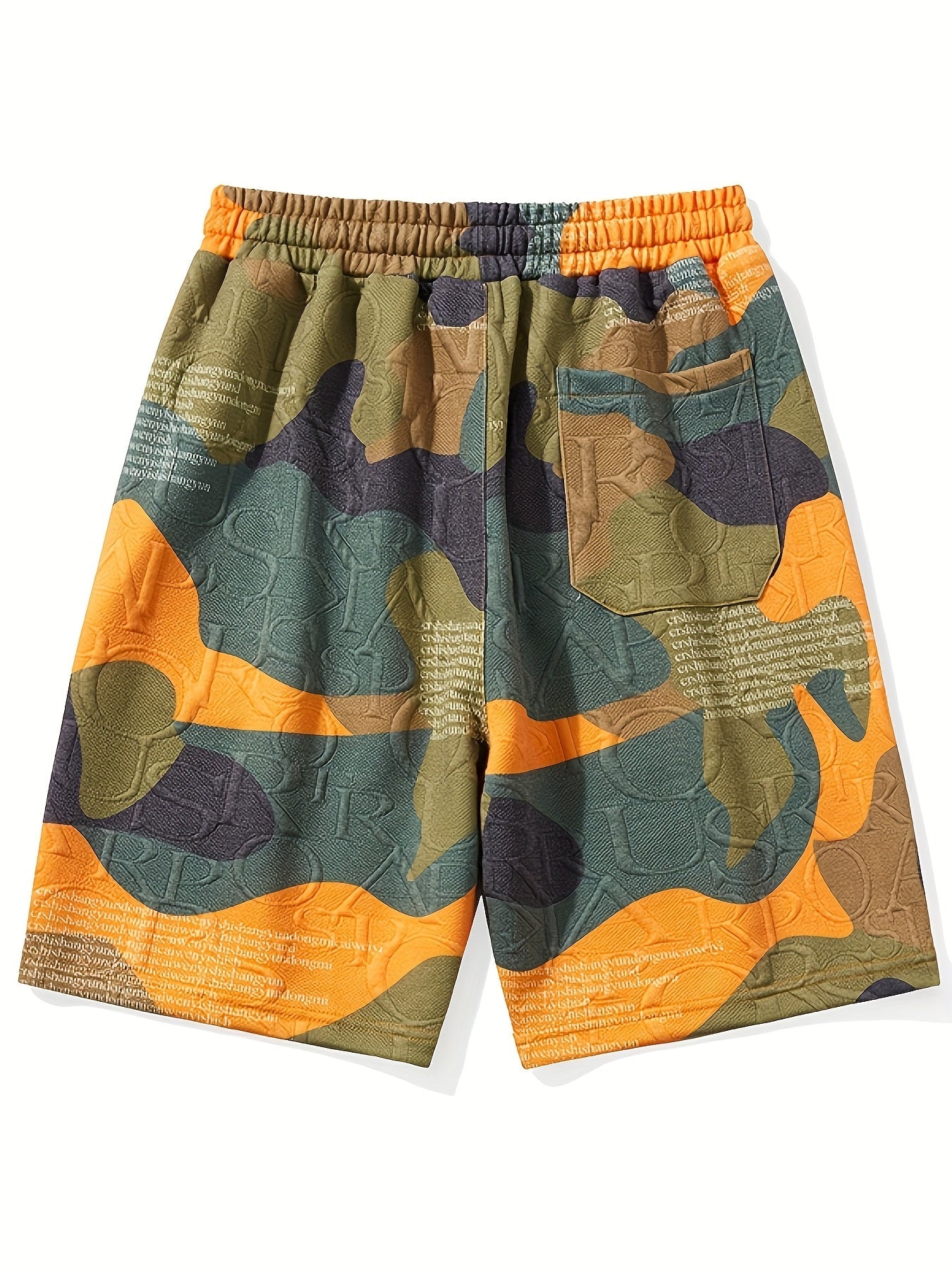 Herrshorts med modern grafisk camouflage och präglade detaljer – avslappnad streetstyle för vardagsbruk