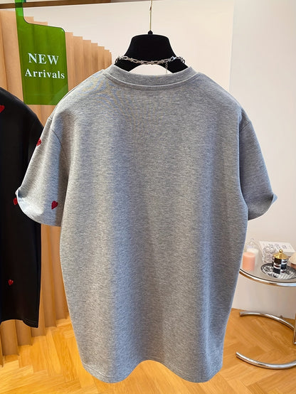 Dam T-shirt med broderade hjärtan – casual stil för vår och sommar