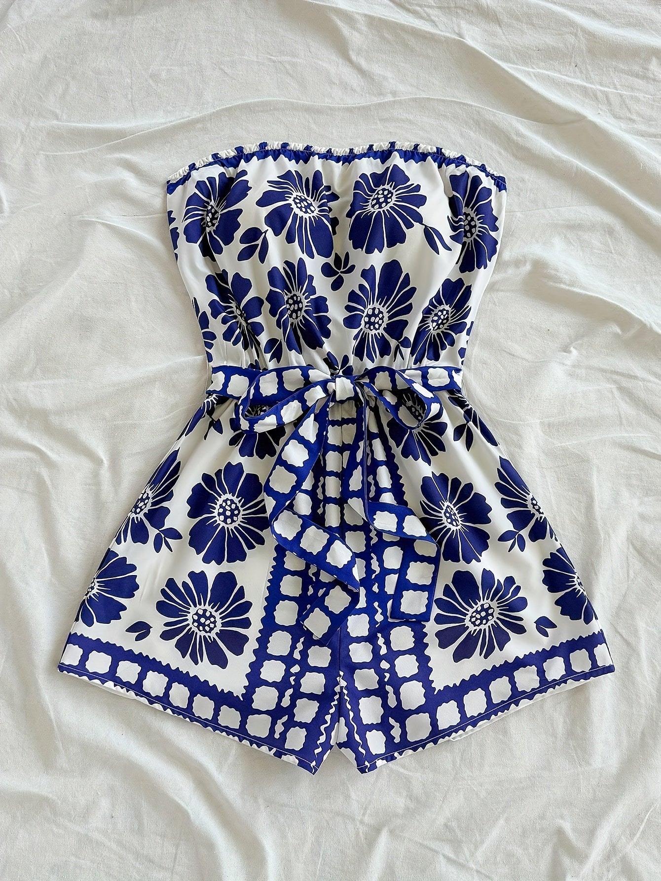 Dam Playsuit Bandeau Romper med Blommigt Mönster och Knytband – Perfekt för Sommar och Semester