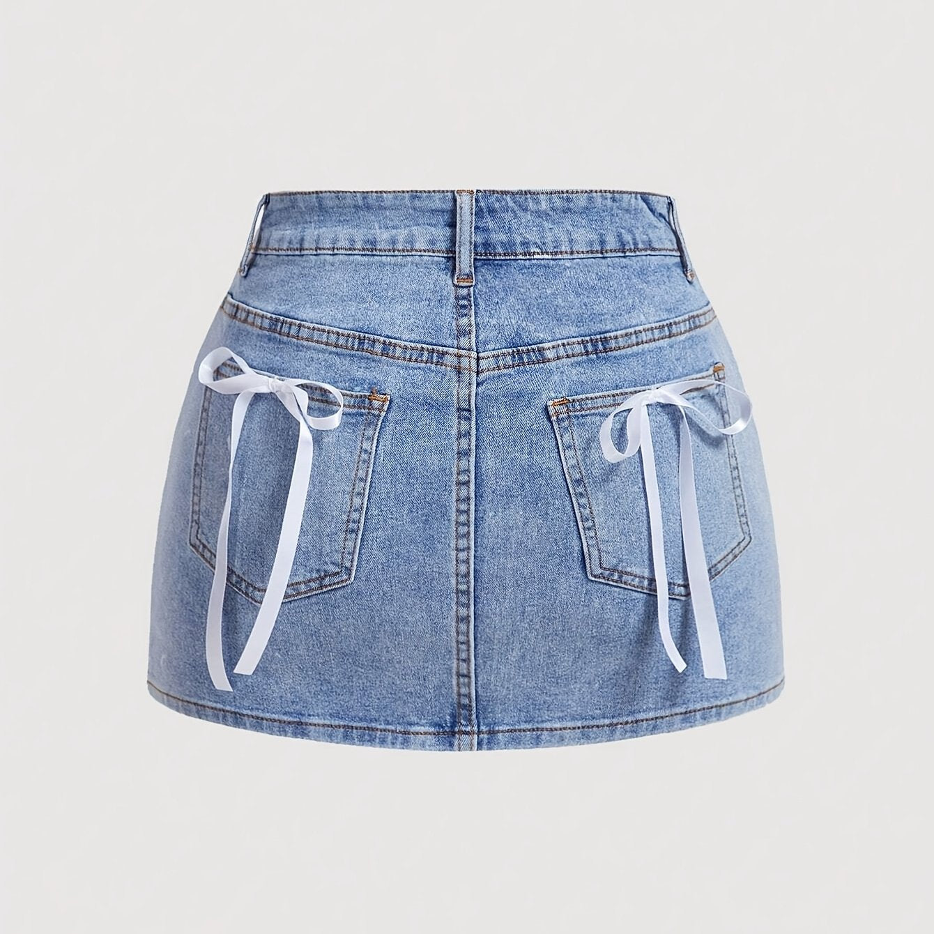 Dam Kjol Mini Elegant Denim Stil för Sommar med Fickdetalj och Dekorativa Rosetter