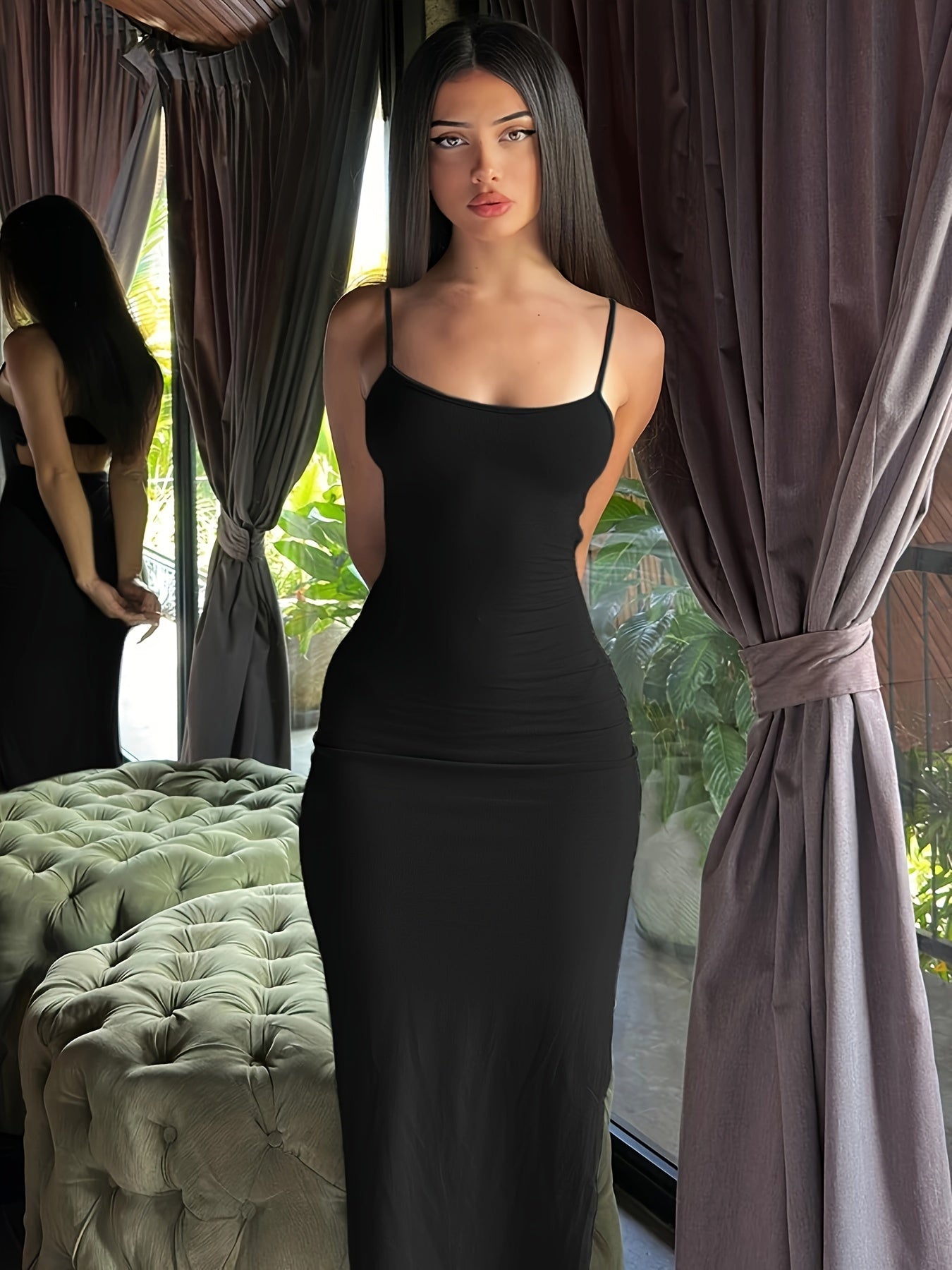 Damers figurnära maxiklänning för kväll och fest – elegant bodycon med smala axelband