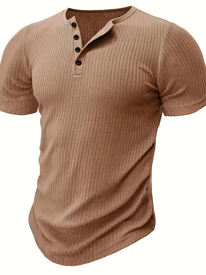 Herr T-shirt med ribbad struktur och knappslå – Ledig och stilren för sommar och vardag