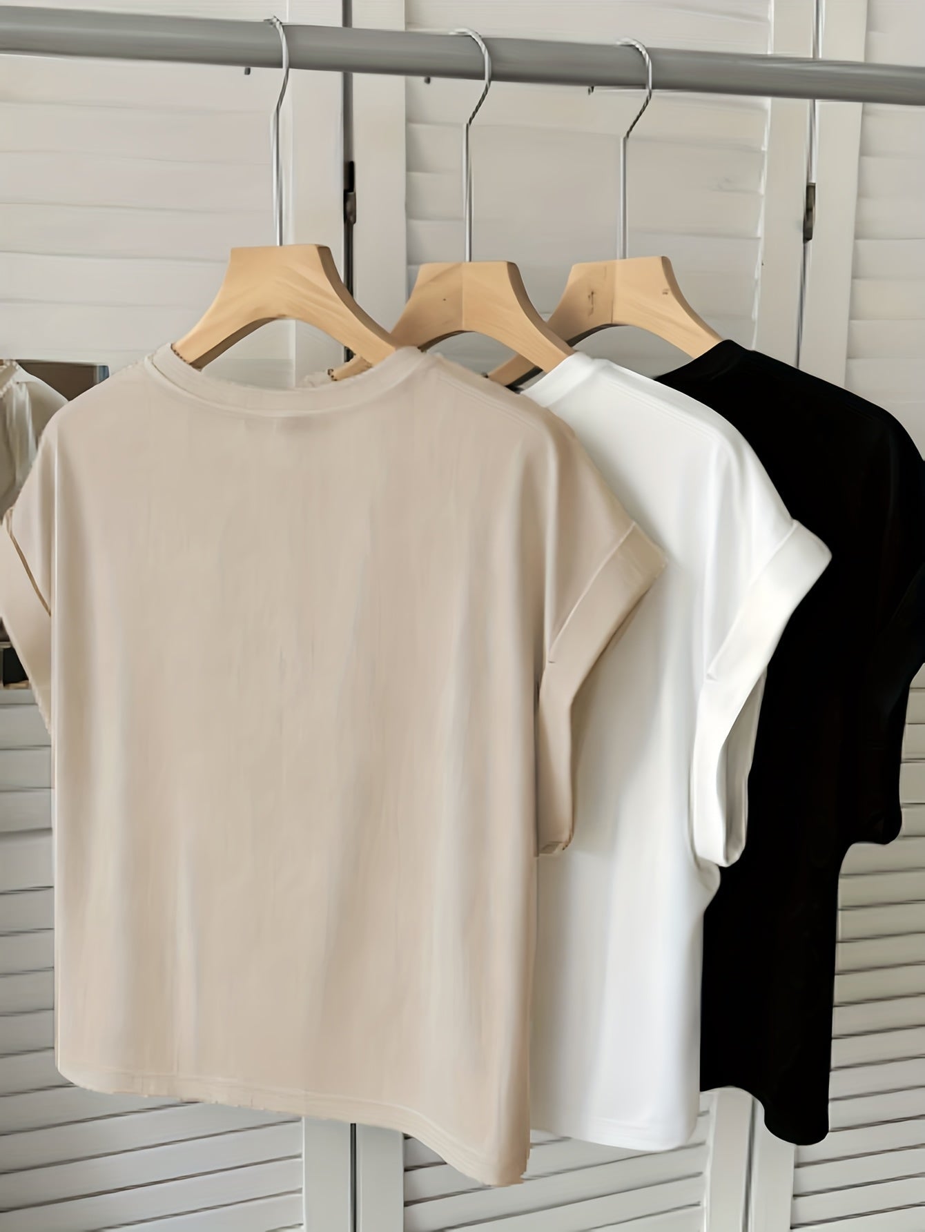 Dam T-shirt Kortärmad Modern Stil för Vardagsbruk och Avslappnad Look