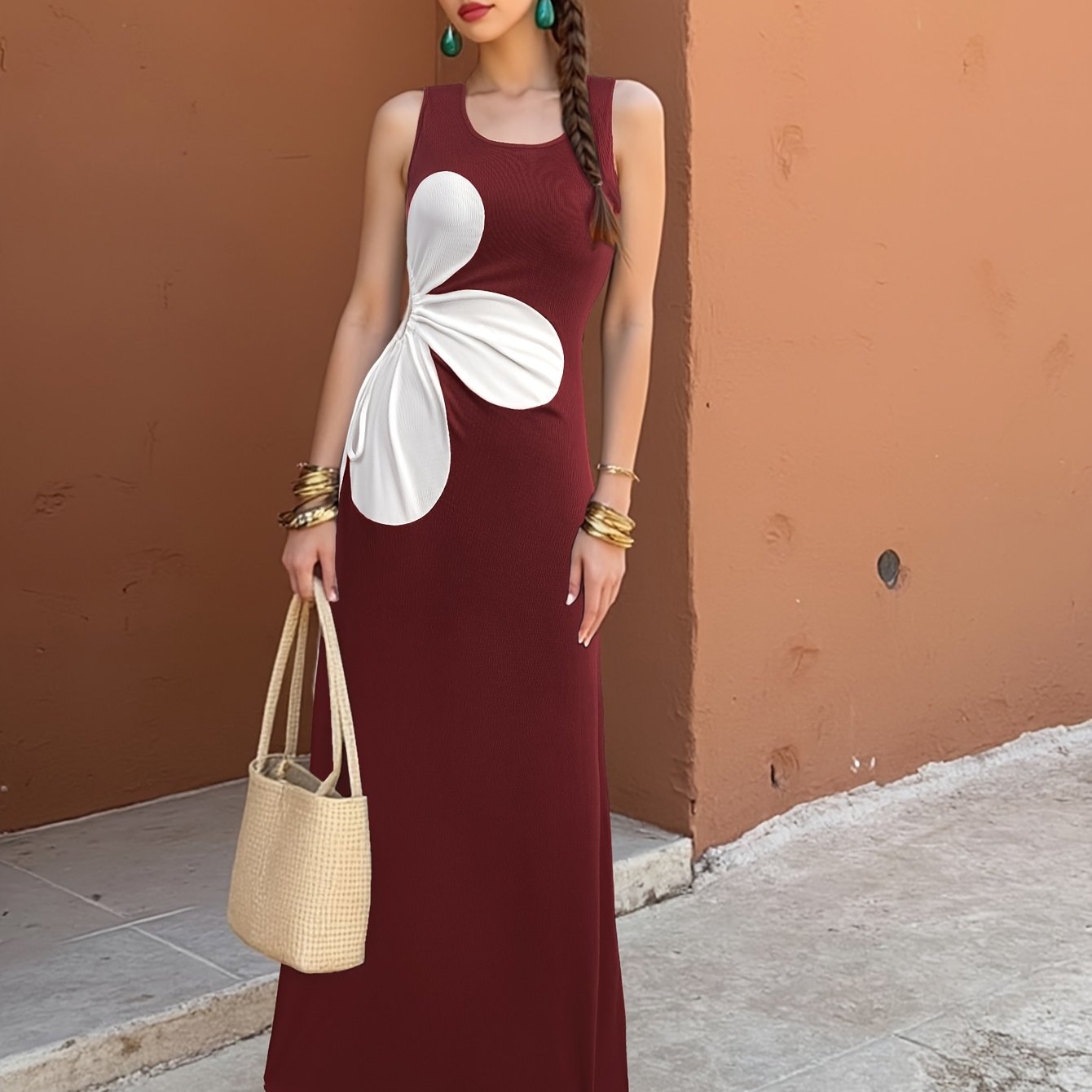 Damklänning med Blommig Utskärning och Somrig Stil – Bodycon, Fest och Semester