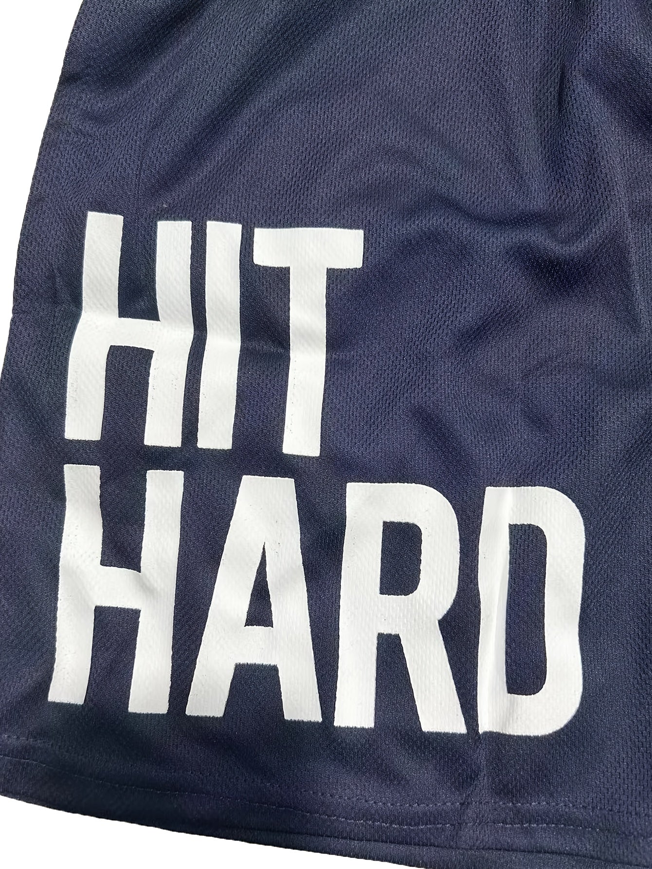 Herrar Sportiga Basketshorts med Texttryck "HIT HARD" – Trendiga Shorts för Träning och Aktiv Livsstil