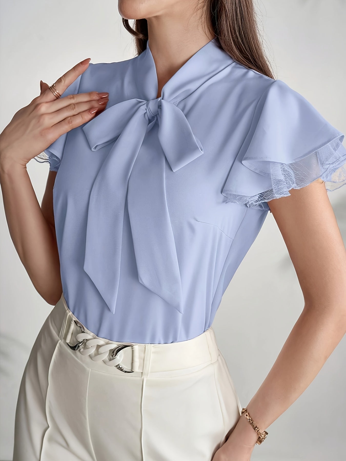 Dam Blus med Fjärilsärm och Rosett – Elegant Kontors- och Sommarstil