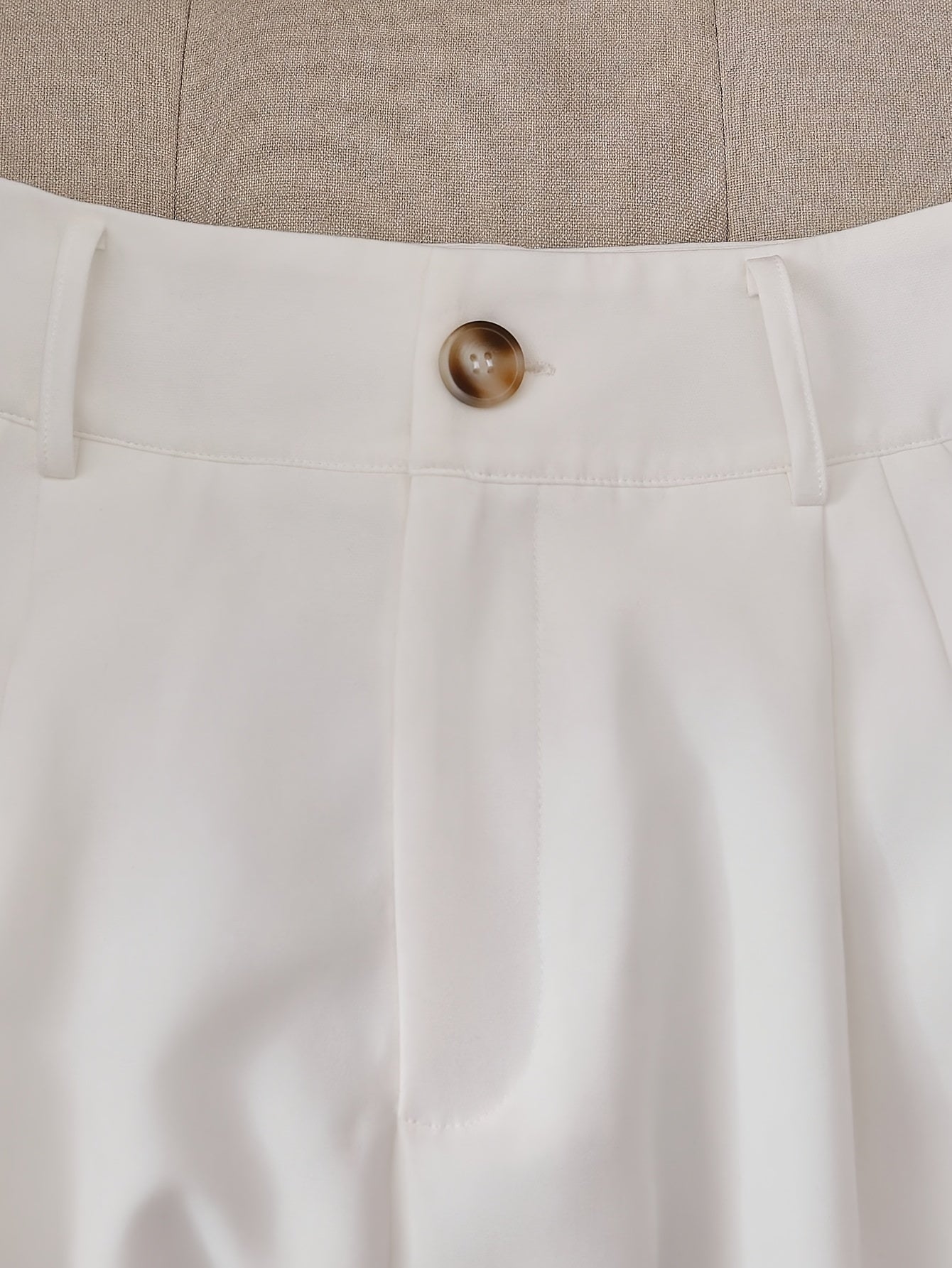 Damshorts med bälte – Elegant och stilren för sommar och vardag