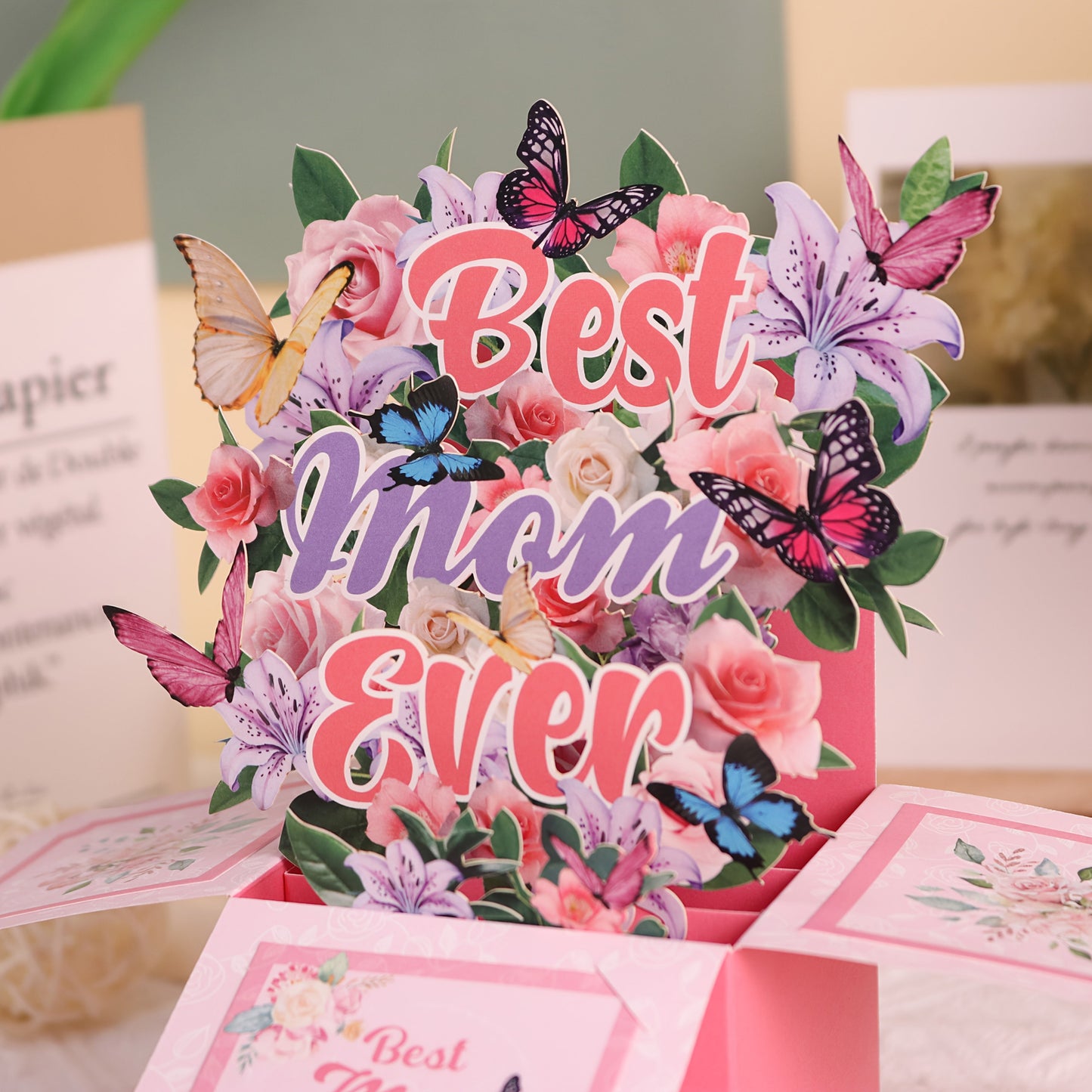 Pop-up kort för kvinnor – Blommande 3D-present till Mors dag med fjärilar och text Best Mom Ever