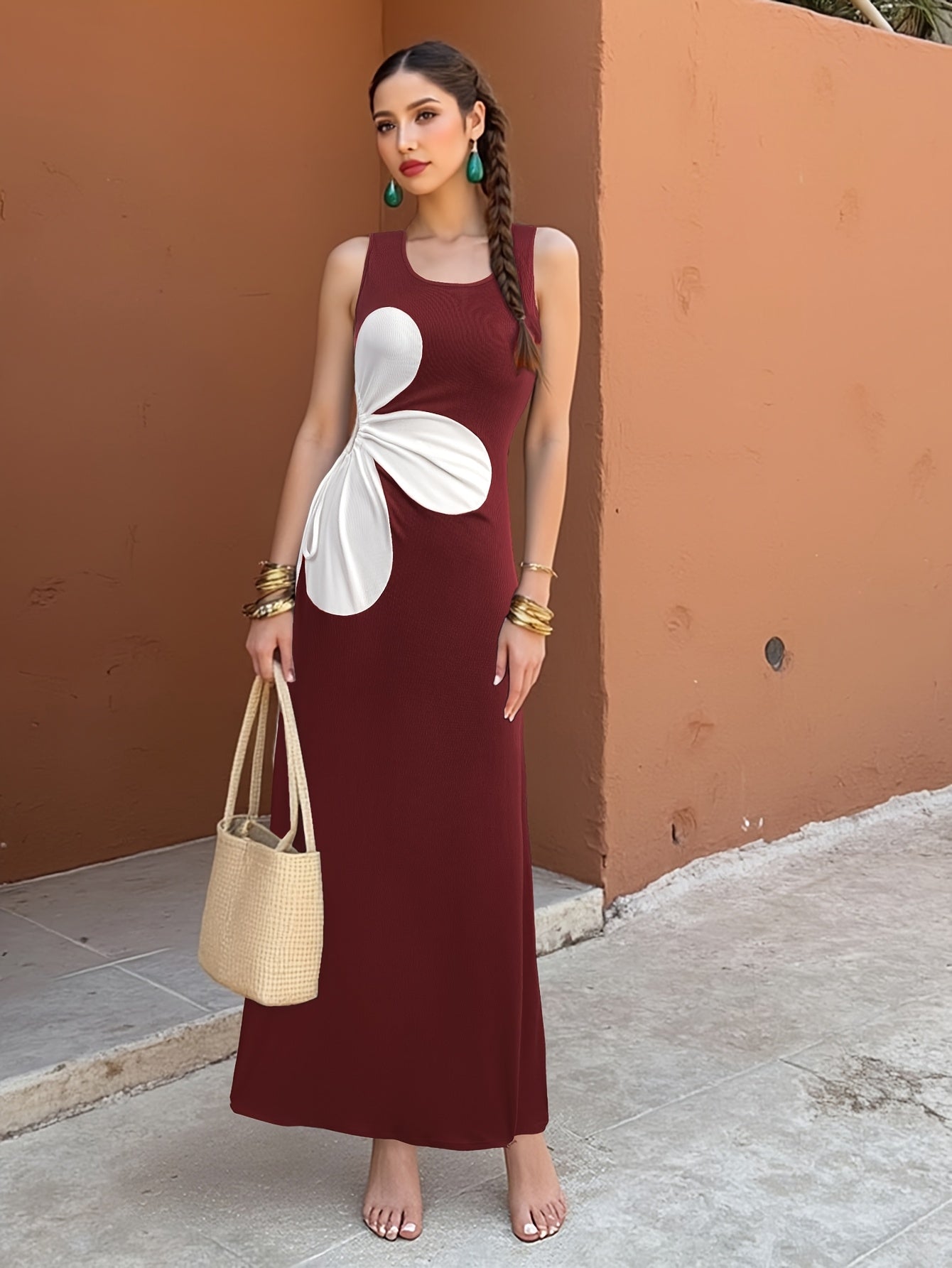 Damklänning med Blommig Utskärning och Somrig Stil – Bodycon, Fest och Semester