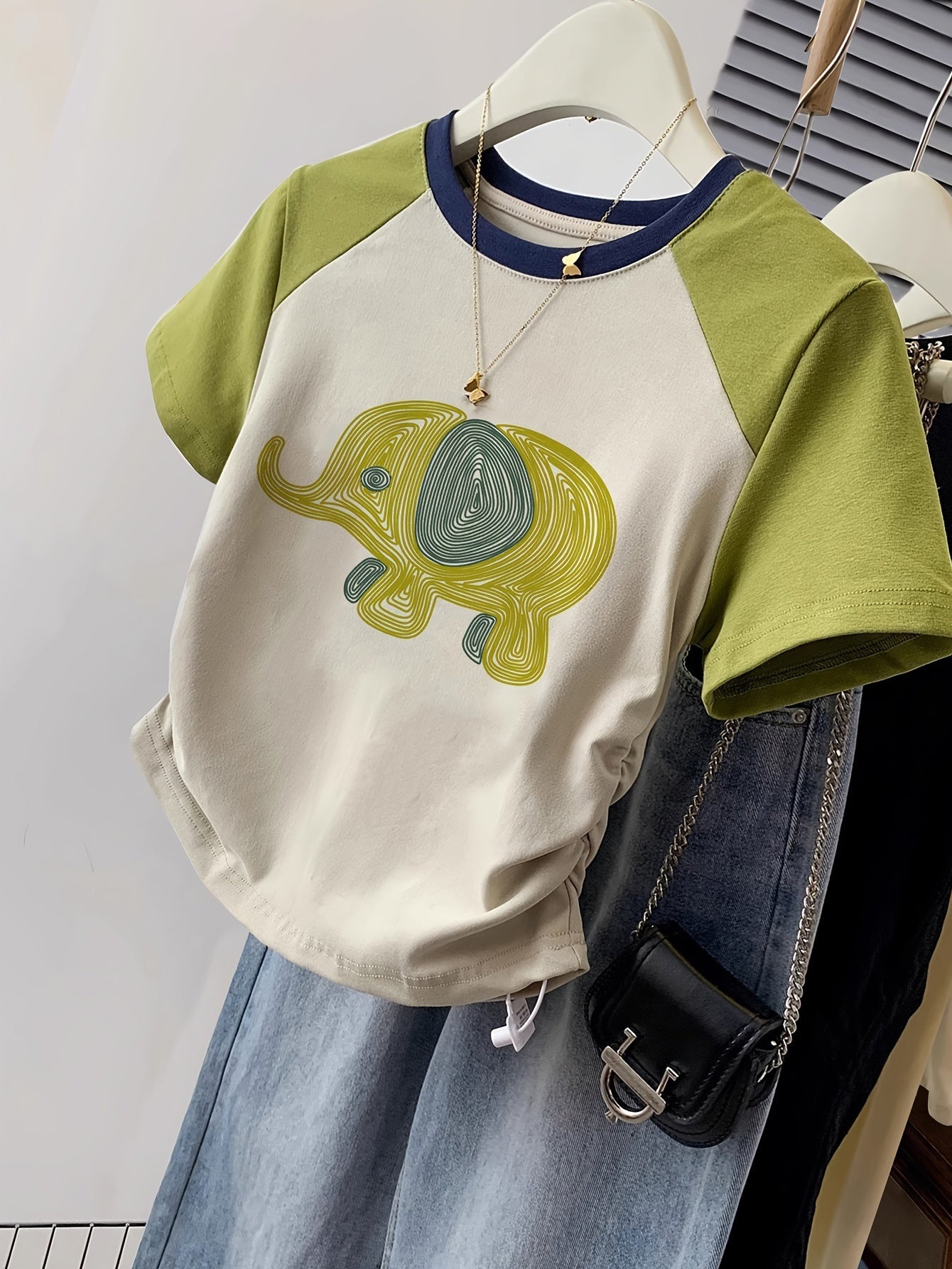 Dam T-shirt med Y2K-stil och elefantmönster – Kort ärm, Trendig vardagströja