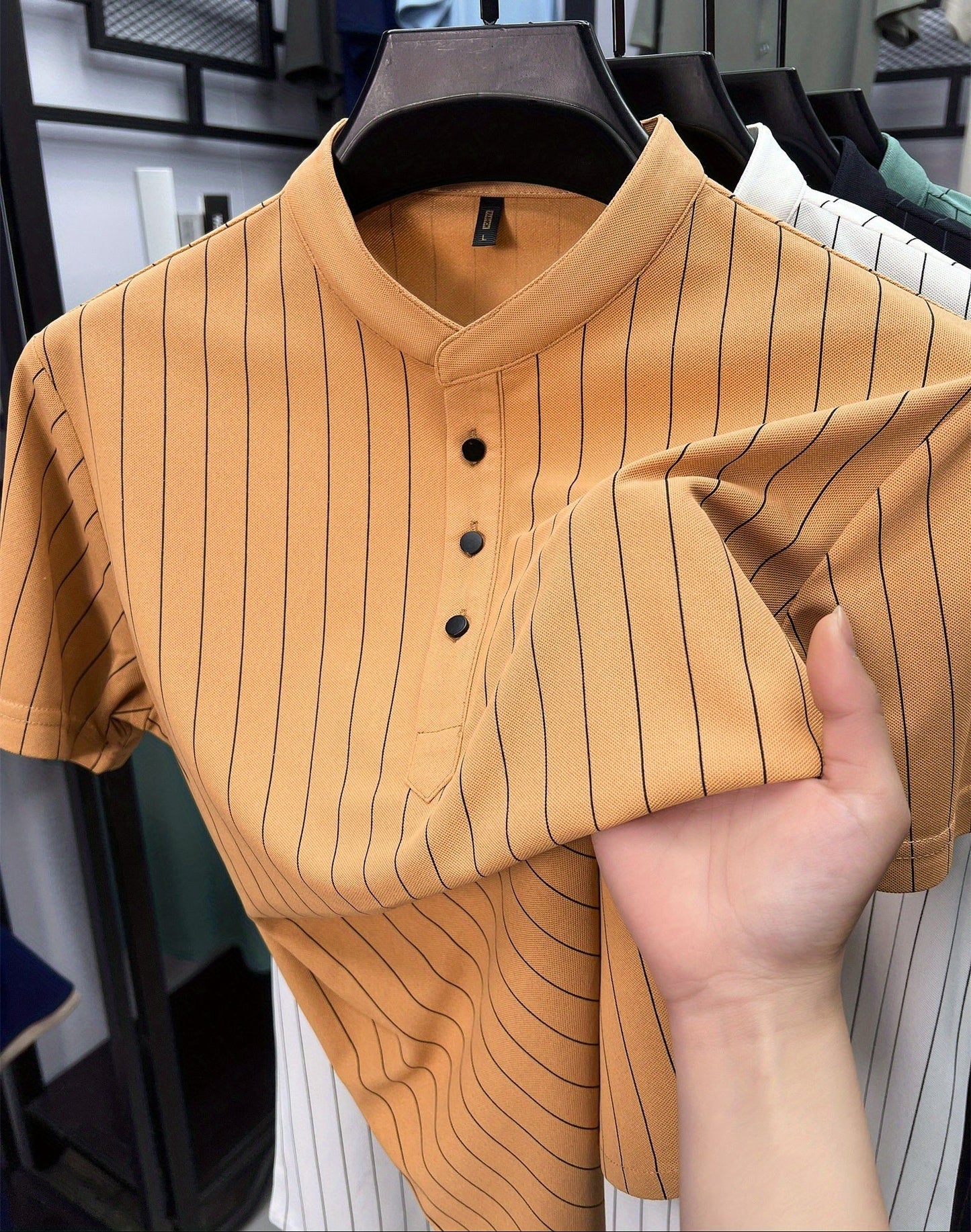 Herrskjorta med kort ärm och ståkrage – Stilren randig design för smart-casual och vardagsbruk