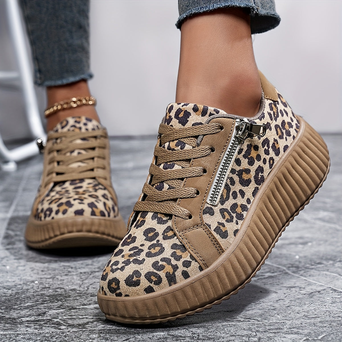 Damsneakers med leopardmönster och platåsula – Trendiga vardagsskor