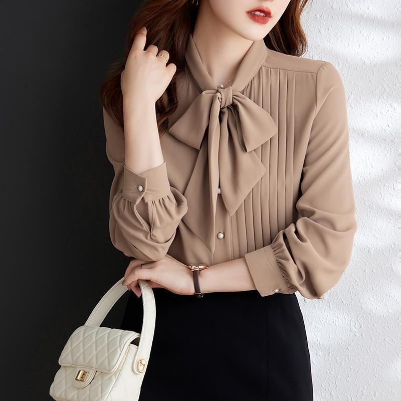 Rose – Långärmad Chiffon Blus med Snörning