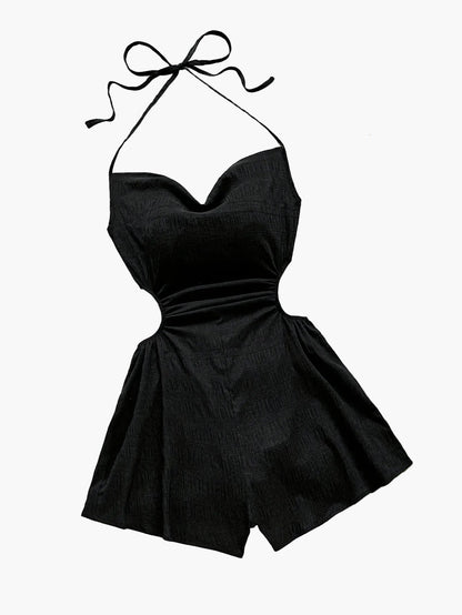 Dam Playsuit med Halterneck och Cut-Out – Trendig Sommarstil för Semester och Strand