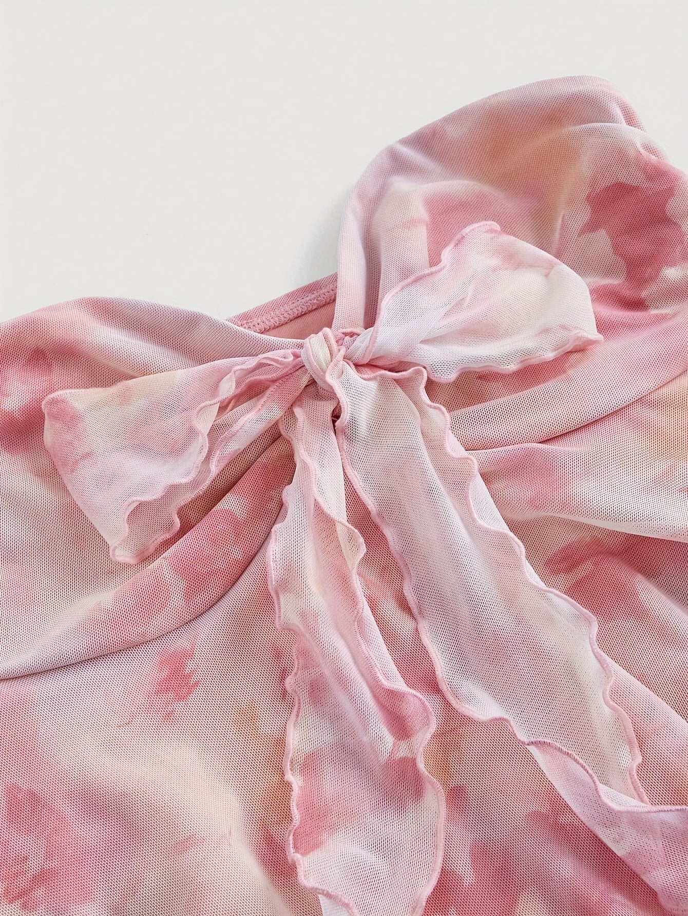 Dam Bandeau Festtopp med Handkerchief-Detaljer och Romantisk Knytning – Perfekt för Sommar och Utekvällar